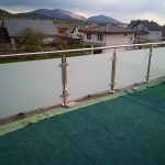 Stĺpikové zábradlia so sklenenou výplňou